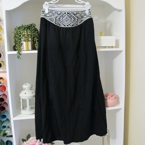 American Eagle Women's vacation maxi Skirt Size Small black EUC - Picture 2 of 4